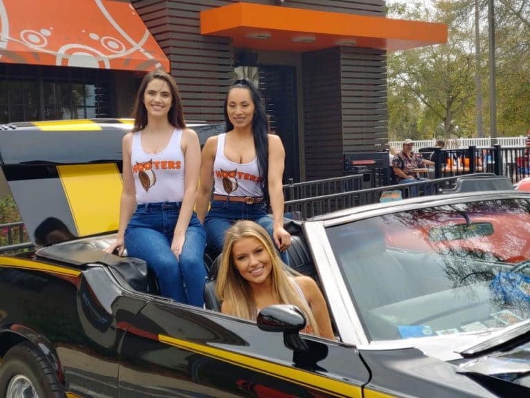 HOOTERS AND CRUISERS